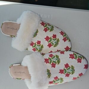 Print Fresh Never Been Worn Women's Slippers - White and Red And Green Size 10